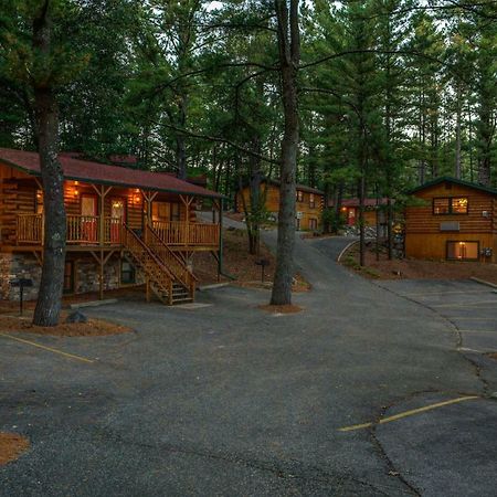 Log Cabins At Meadowbrook Resort Wisconsin Dells Exterior photo