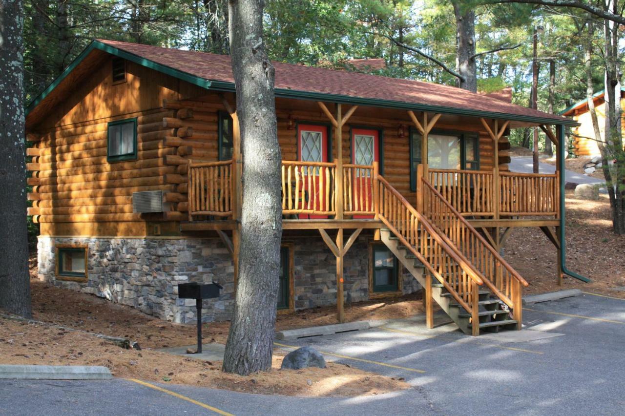Log Cabins At Meadowbrook Resort Wisconsin Dells Exterior photo