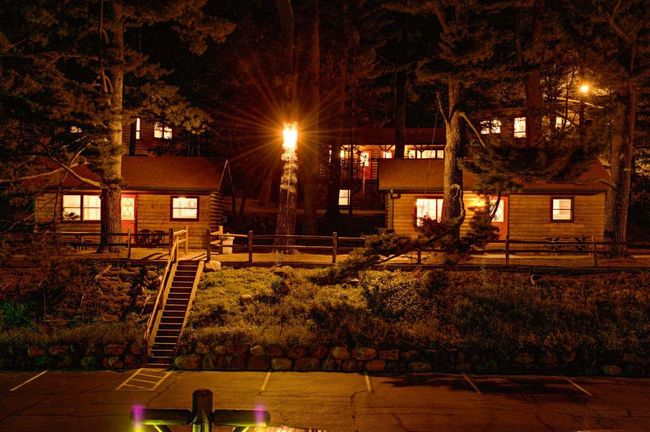 Log Cabins At Meadowbrook Resort Wisconsin Dells Exterior photo