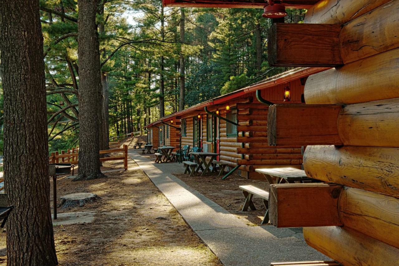 Log Cabins At Meadowbrook Resort Wisconsin Dells Exterior photo