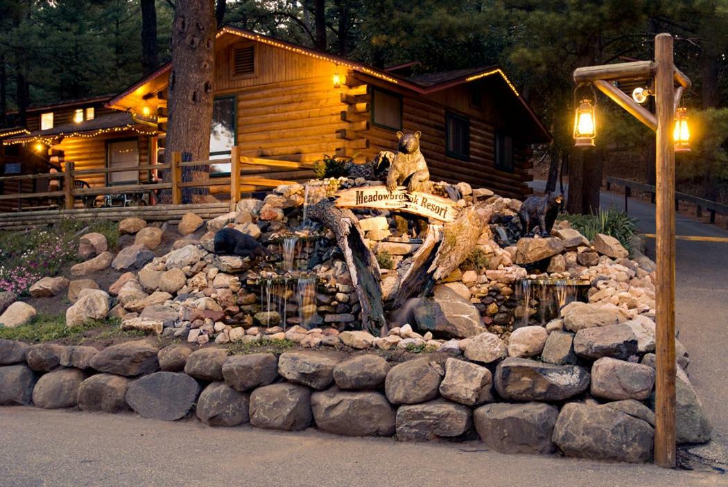 Log Cabins At Meadowbrook Resort Wisconsin Dells Exterior photo
