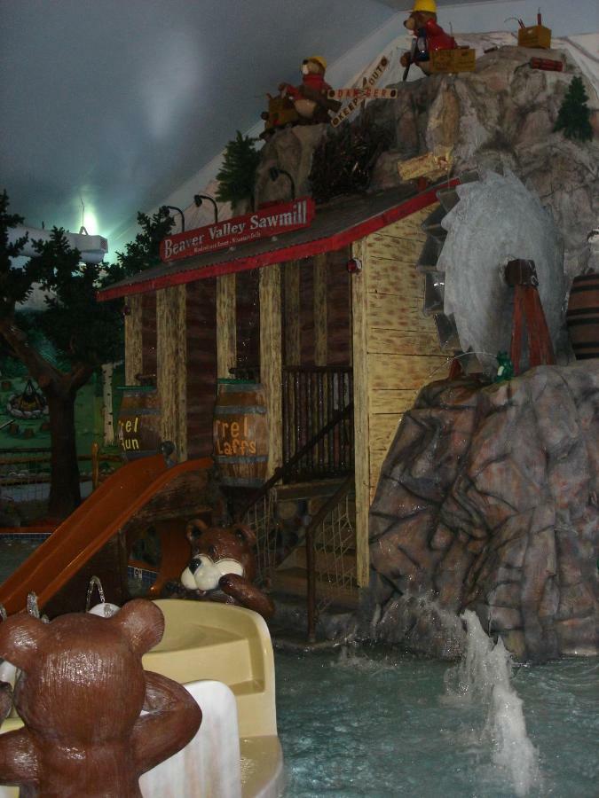 Log Cabins At Meadowbrook Resort Wisconsin Dells Exterior photo