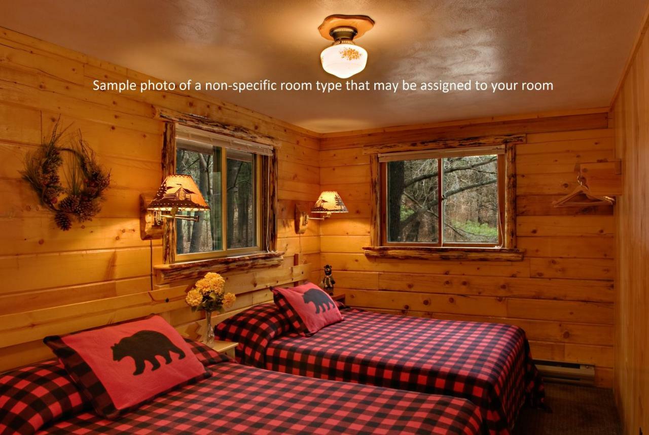 Log Cabins At Meadowbrook Resort Wisconsin Dells Exterior photo