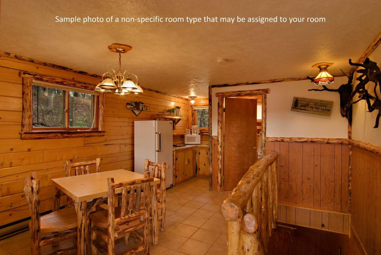 Log Cabins At Meadowbrook Resort Wisconsin Dells Exterior photo